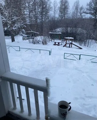 Вид на горы из окна дома